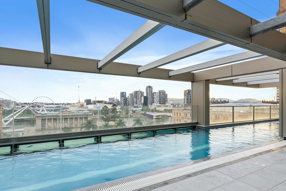 2-bed Brisbane City Pad With Pool & Gym