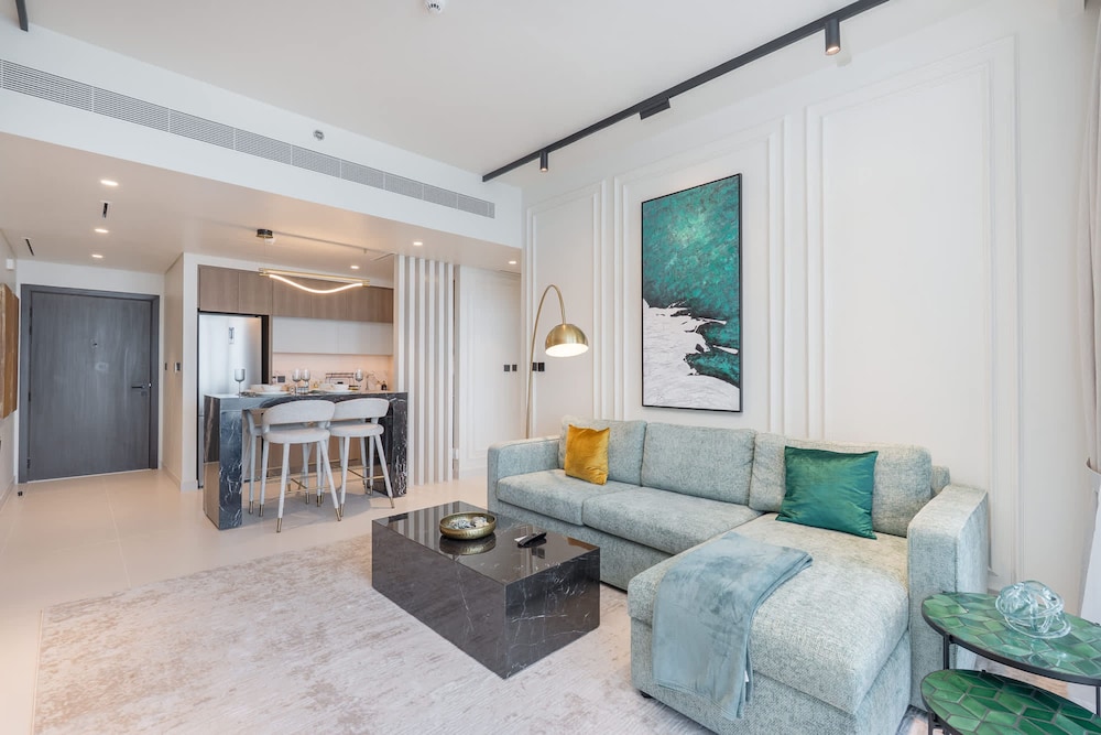 1 Bedroom in Marina Vista With Full Palm Views