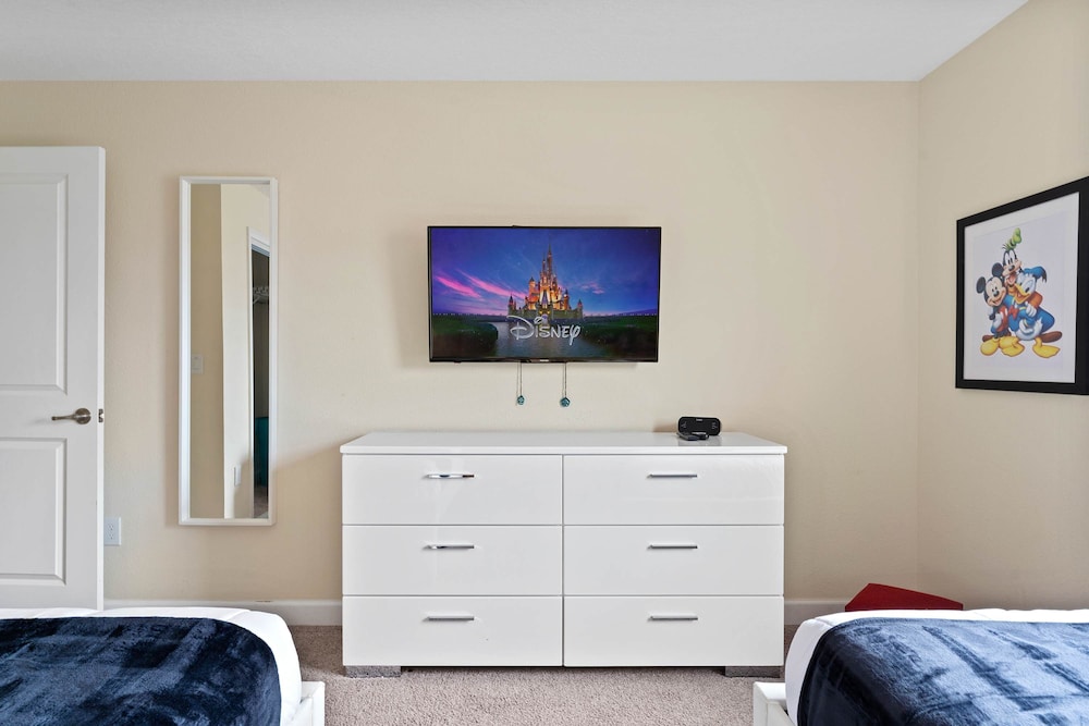 Themed Mickey Bedroom 4BR up to 8 People Sl4802