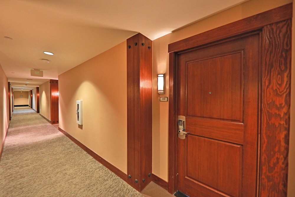 Founders Pointe 1 bedroom Condo by RedAwning