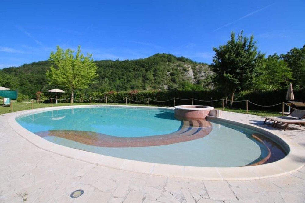Apartment in Marche Near Urbino and Pool