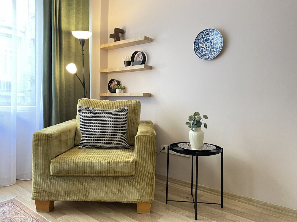 Missafir Sleek and Central Flat in Nisantasi