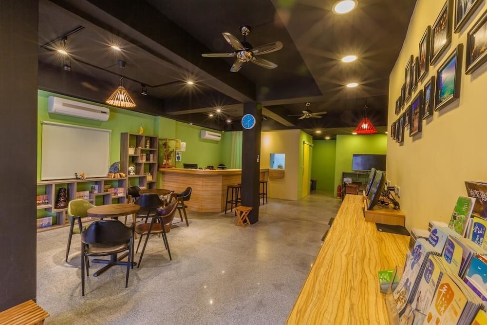 GoldenHouse Hostel