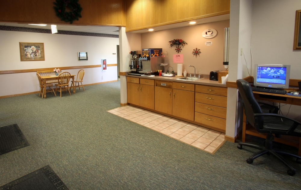 Super Motel Granite Falls view 2