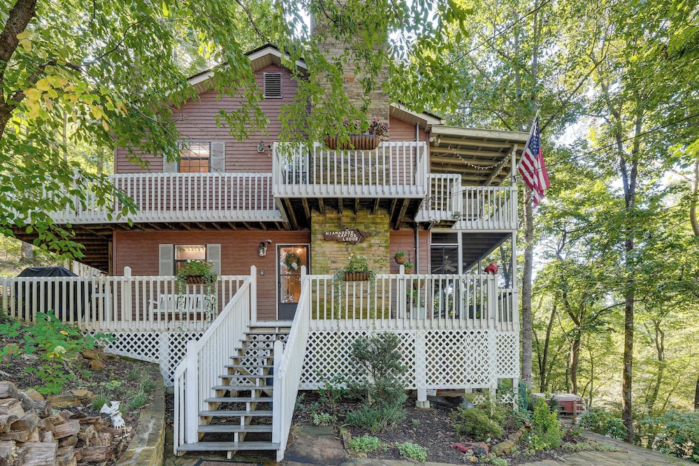Hiwassee River Gem w/ Huge Decks: Great for Groups