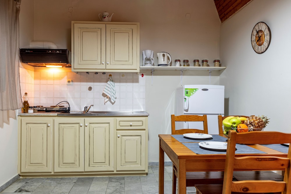 Cozy Summer Retreat - Perfect Location photo 4