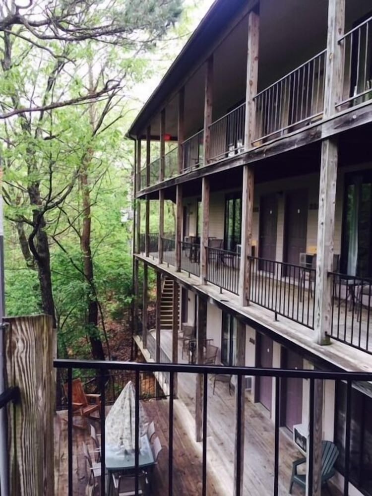 Compton Ridge Resort