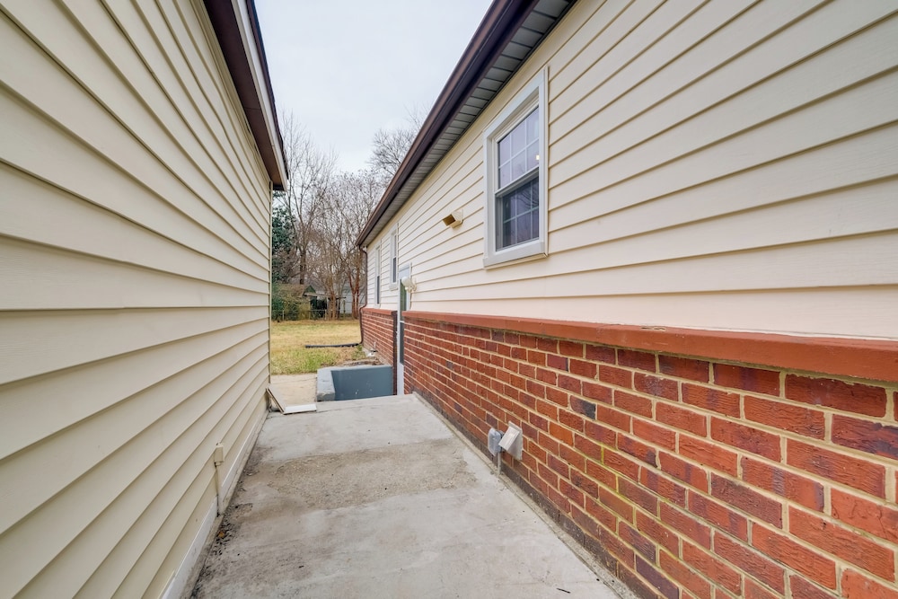 1 Mi to Metro: DC Area Apt w/ Fenced Yard!