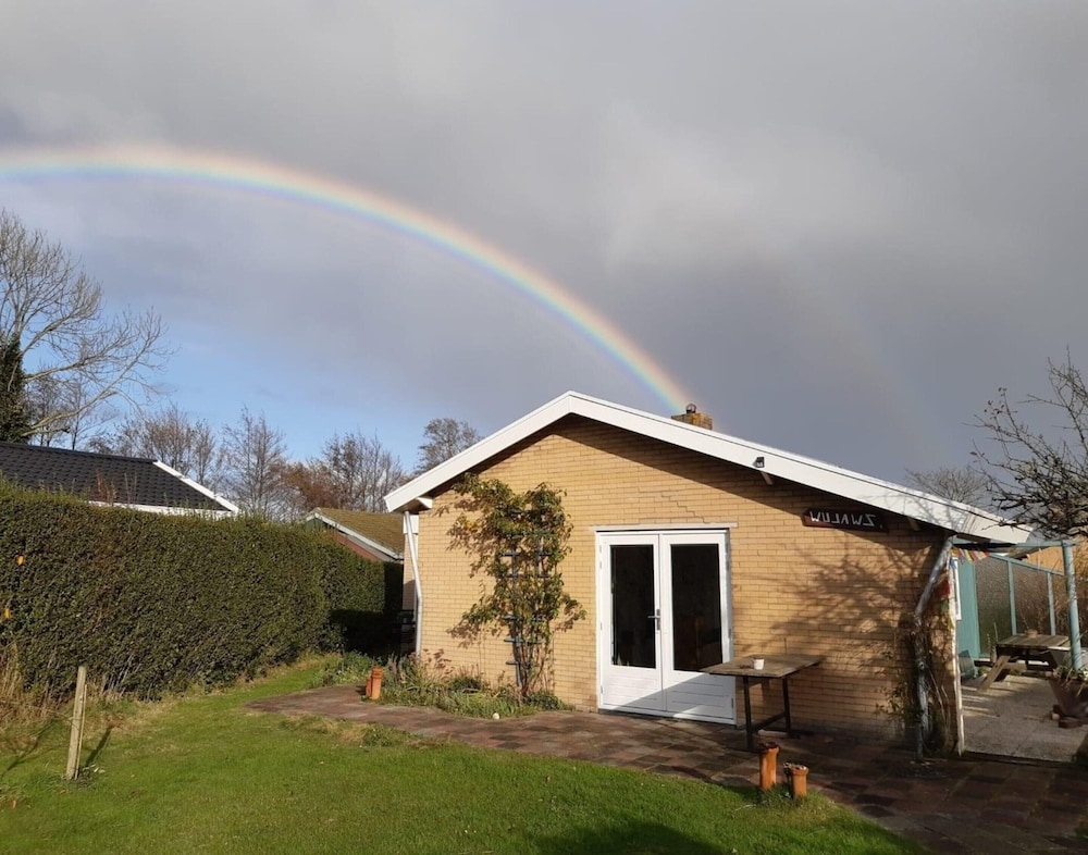 Nice Bungalow With a Sunny Garden