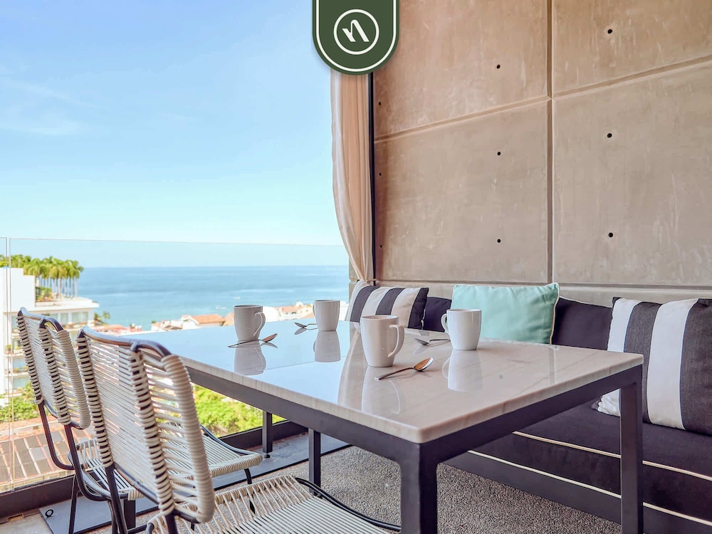 Oceanview Condo With Amazing Rooftop Pool - Gym