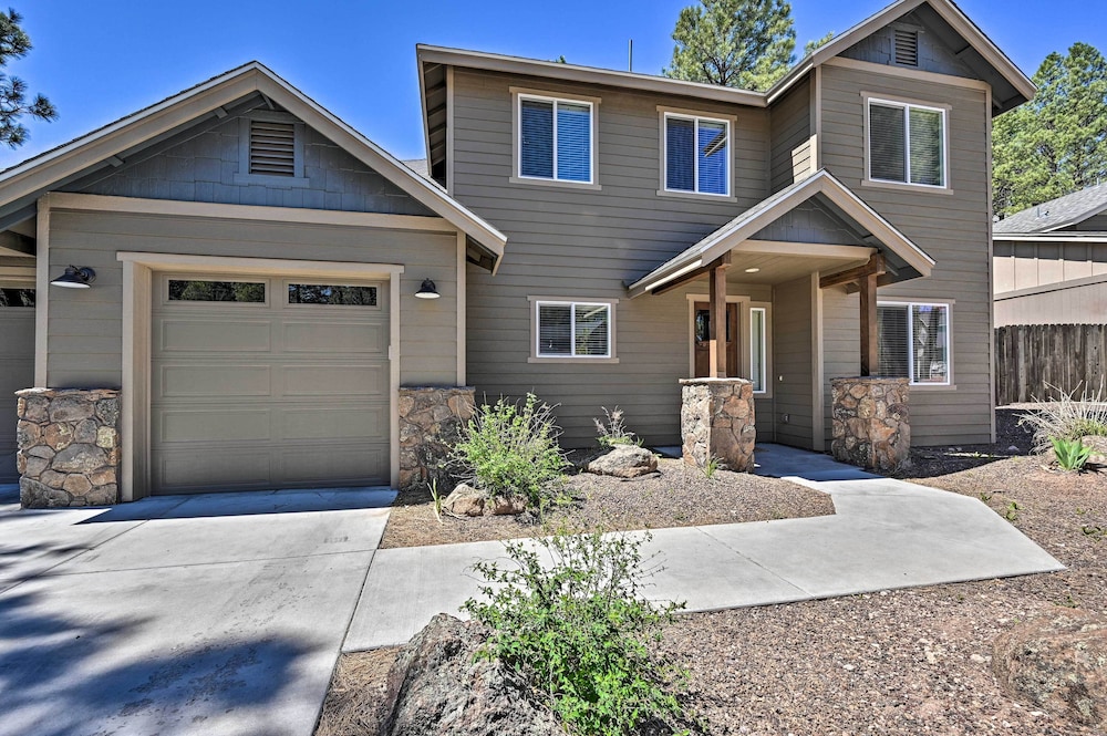 Family Home w/ Deck, 3 Mi to Downtown Flagstaff! view 3