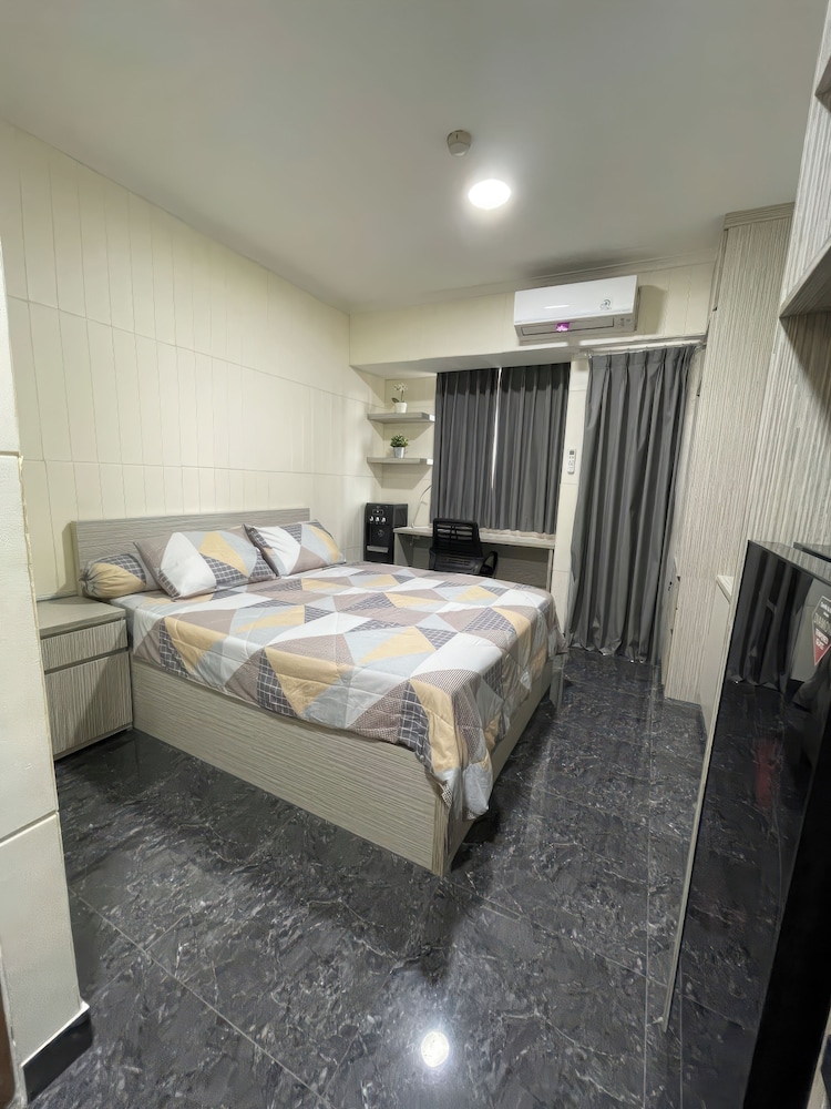 Maple Park Apartment near JI Expo