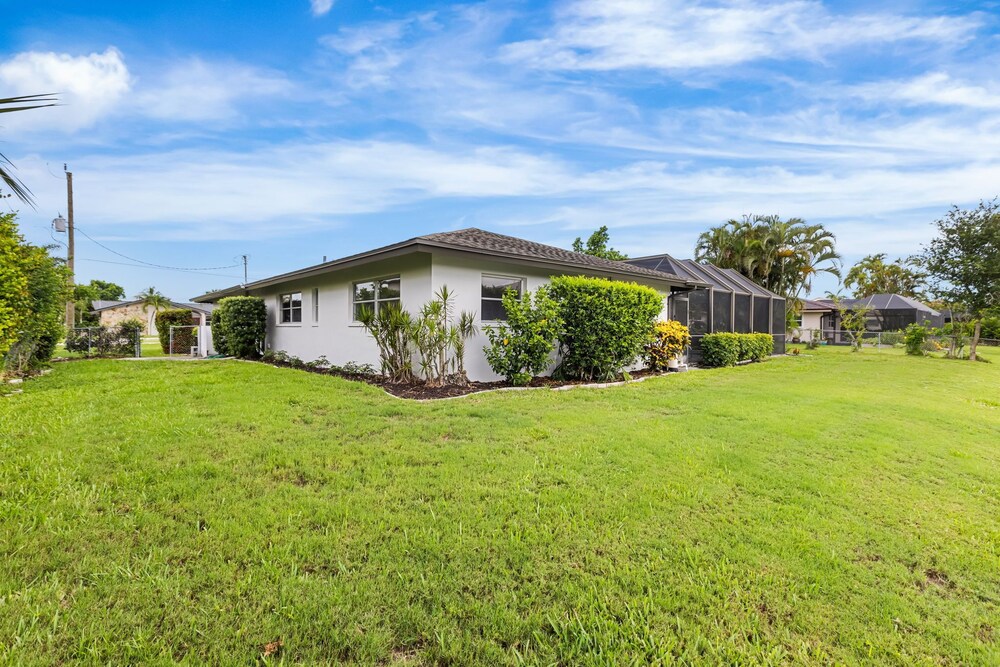 Riverfront Home w Private Dock Pool Beaches