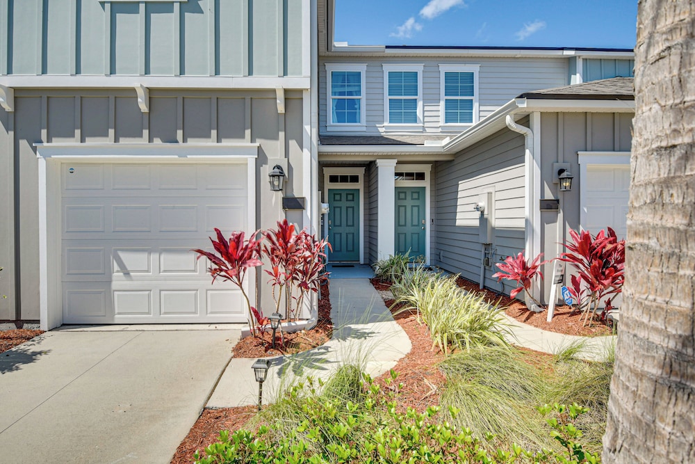 7 Mi to European Village: Pond-front Townhome!