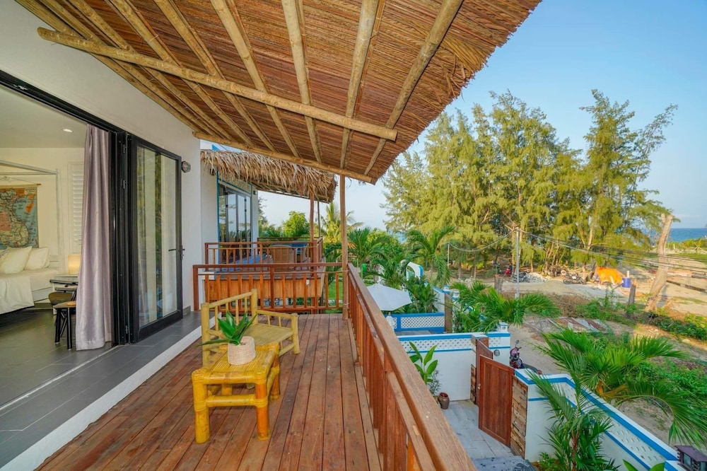 88 Steps Villa 4BR Seaside An Bang Beach view 3