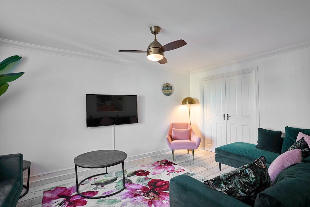 Host Stay Snowdrop Crescent I