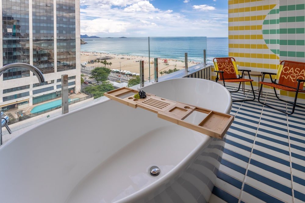 Sea View and Balcony With Bathtub Q21