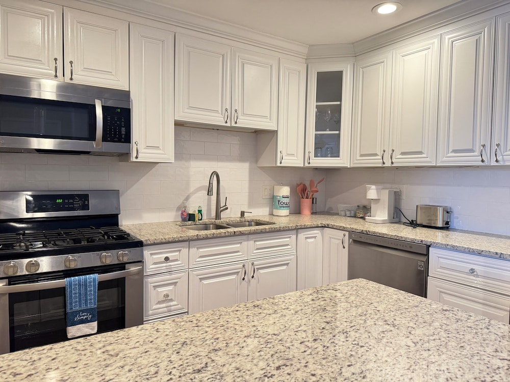 Downtown 3BD City View with Washer Dryer