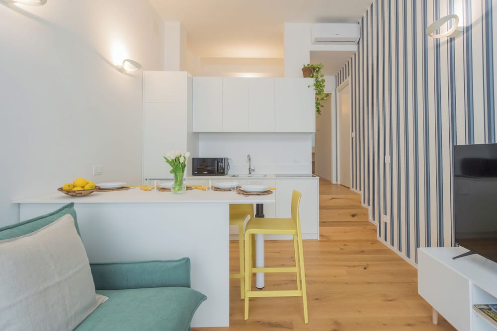 A Step From the Lake Apartment by Rent all Como