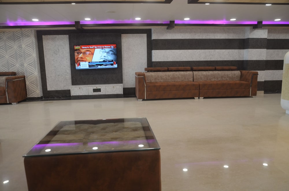 Lobby & Reception