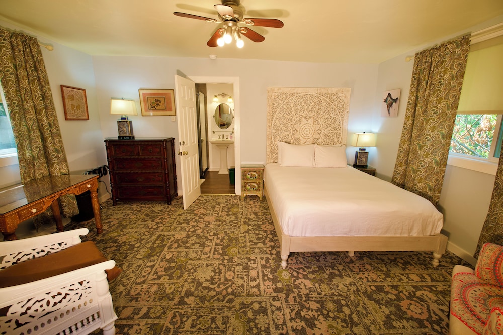Yosemite Bug Rustic Mountain Resort