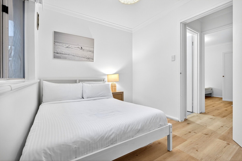 Bright 2-bed Unit Near Scarborough Beach