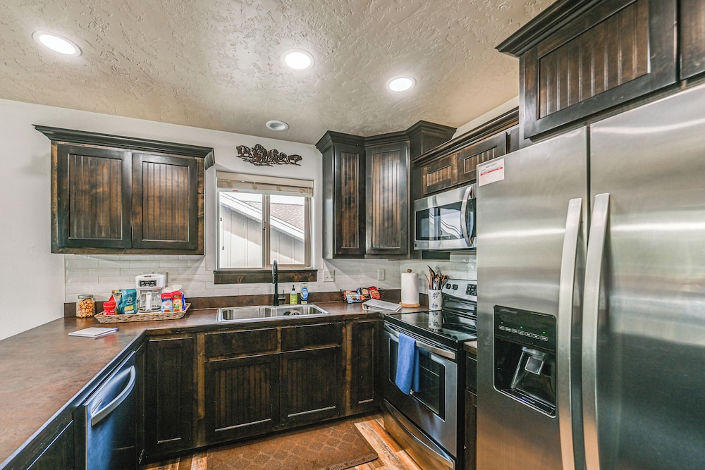 Walk to Downtown: Family-friendly Cody Home!