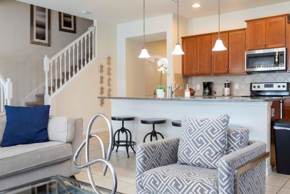 Amazing 5BR Private Pool Lakeview Near Disney