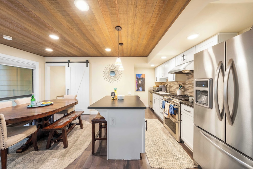 Near Ski, Beach, & Hiking Trails + Clubhouse Pool & Hot Tub Access Juanita Blue by Avantstay