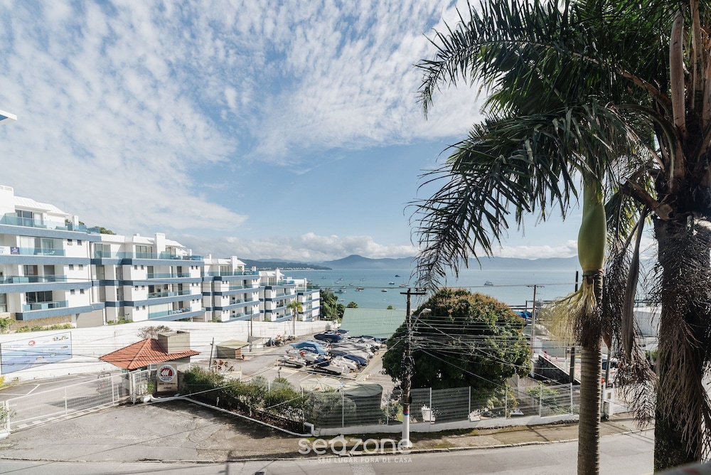 JOFs Apartamentos c Piscina e Vista Mar