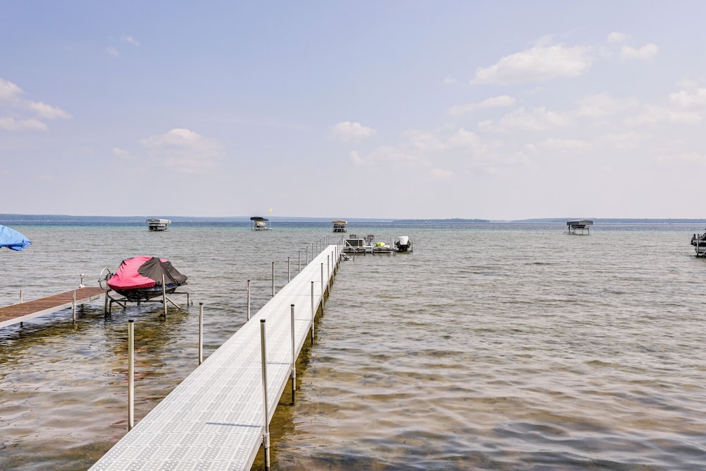 Swim, Fish & Boat: House on Stunning Higgins Lake!
