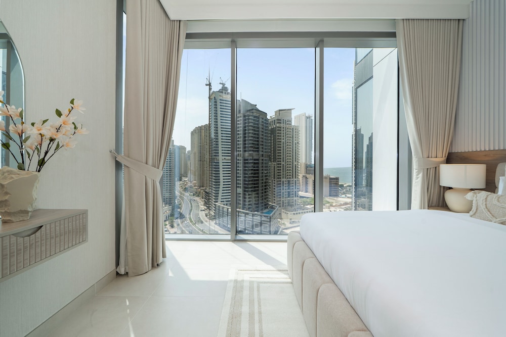 Experience 2BR Luxury Living  LIV Marina