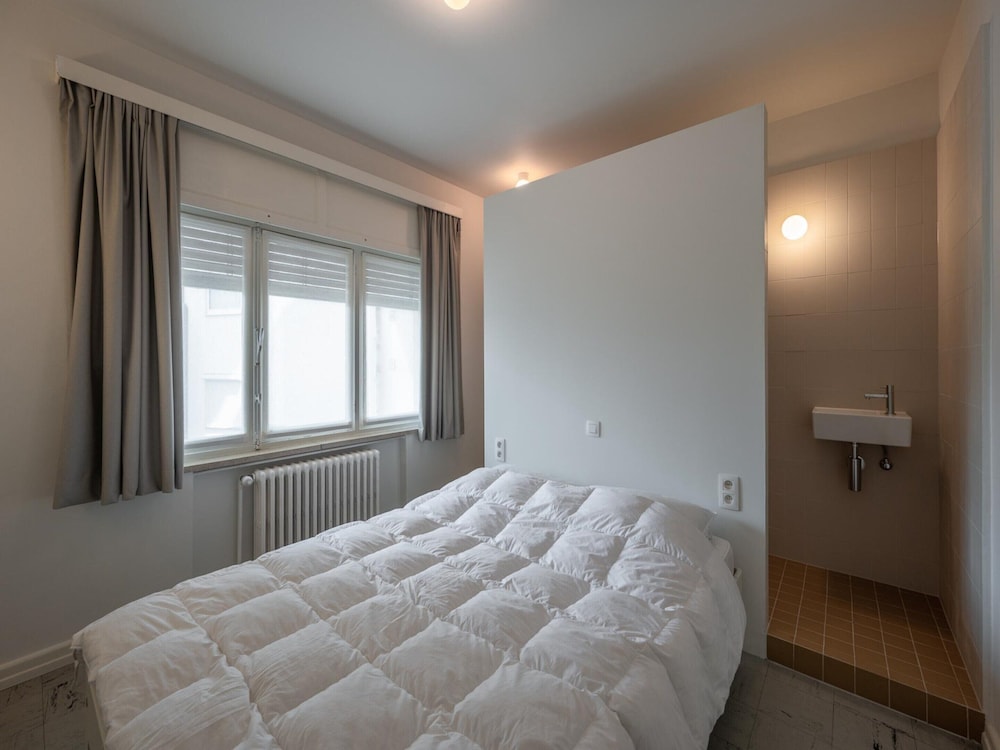 Apartment in Duinbergen by the Sailing School