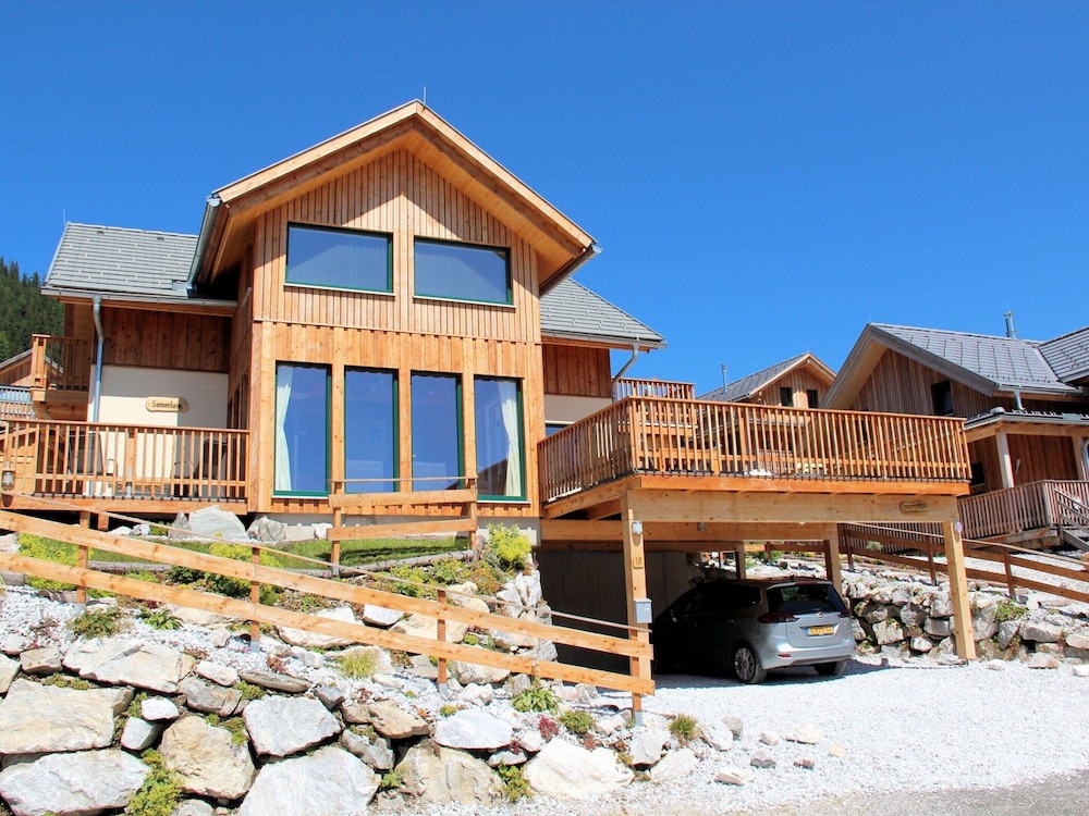 Majestic Chalet With Sauna and Whirlpool