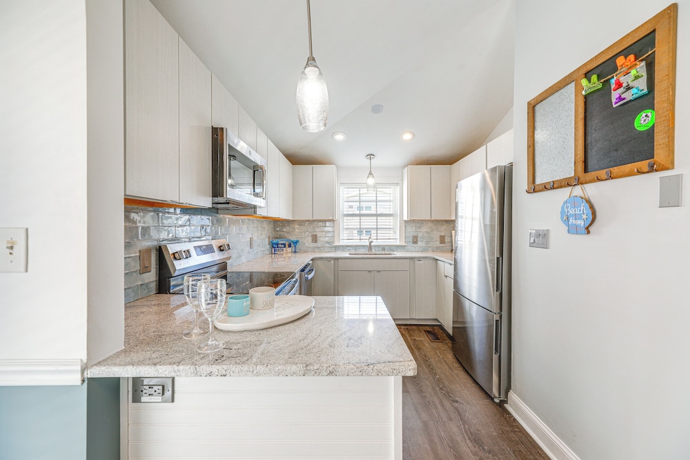 Steps to Shore: Newly Renovated Dewey Beach Home!