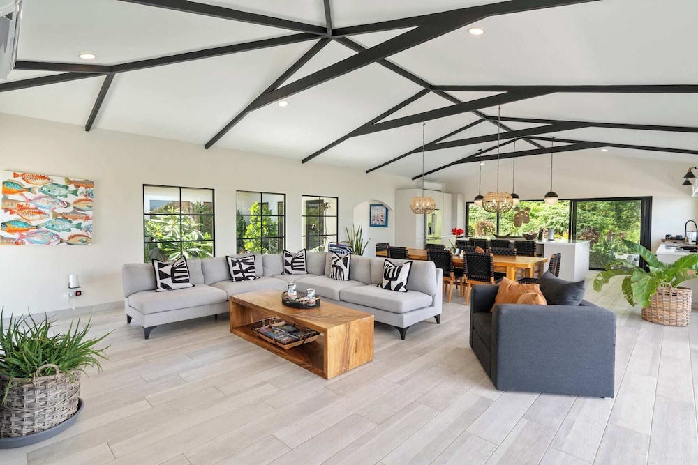 Luxe Tropical Villa with Sparkling Infinity Pool, Panoramic Ocean Views & Community Amenities