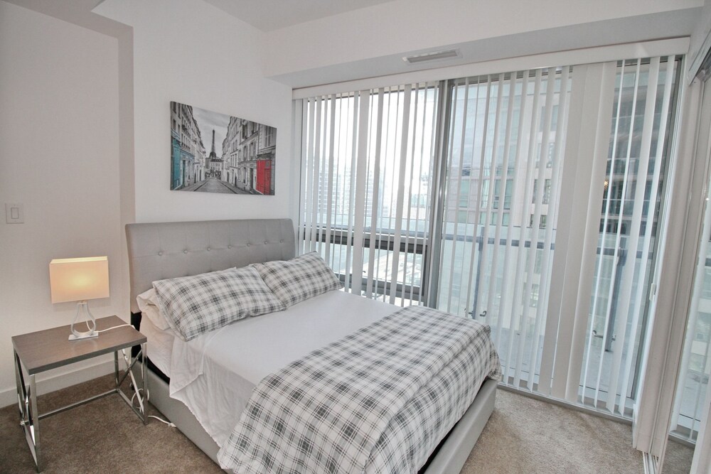 Presidential 3Br Condo - Core Downtown - Image 3