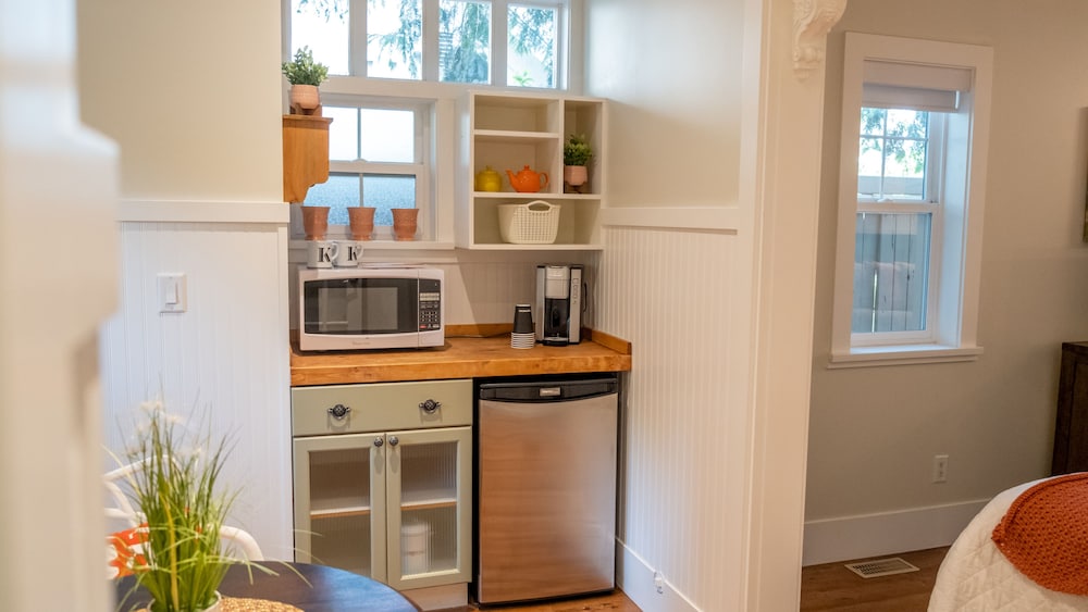 Kelowna Bed & Breakfast (CHATHAM HOUSE)