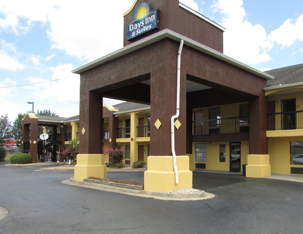 Days Inn Suites by Wyndham Fort Valley - Property Image 13