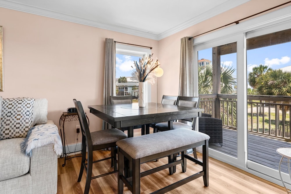 Pet Friendly Beach House - One Palm