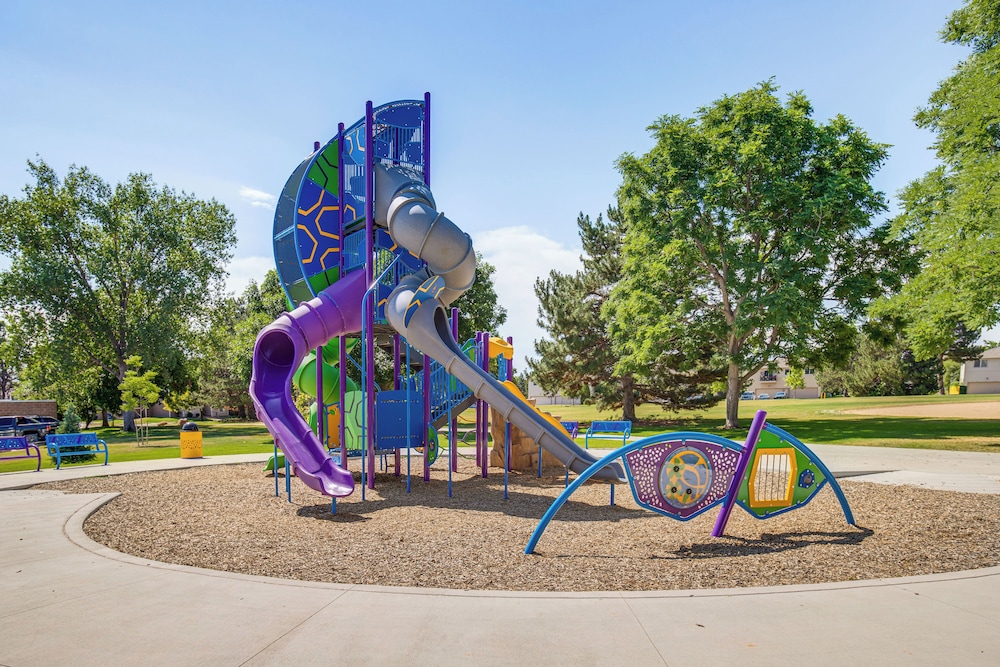 Explore Red Rocks & Green Mtn: Townhome w/ Pool!