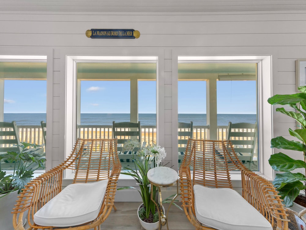 Ocean Paradise by Distinctive Beach Rentals