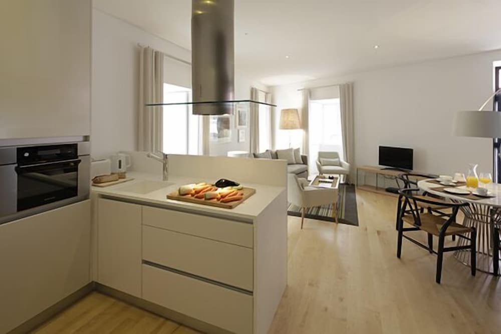 Castelo Apartments by linc