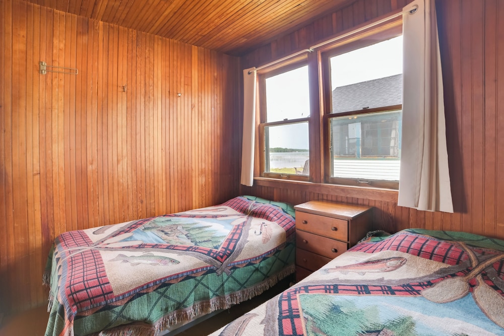 Beach & Dock Access: Upper Peninsula Cabin Retreat