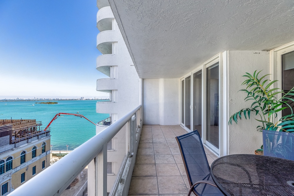 Ocean View Condo With Gorgeous Miami Sunset