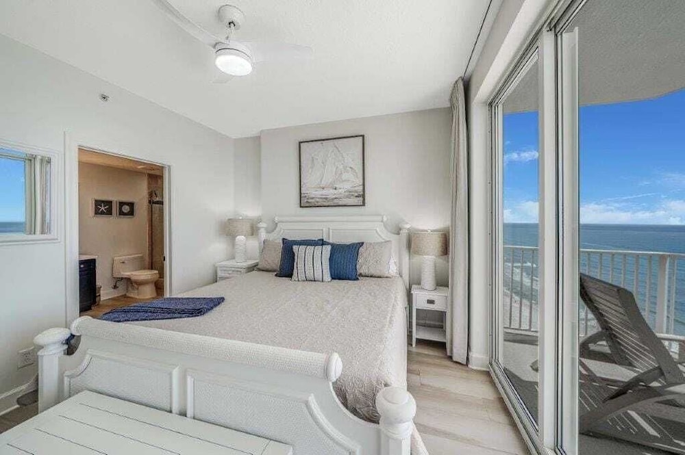 Coastal Hippy Chic by Avantstay Oceanfront, 2 Pools, Beach Chairs Incl