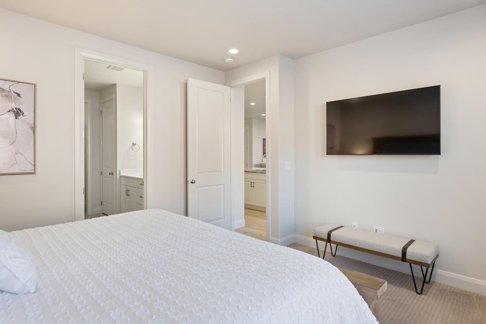 Holiday Hideaway 5 Bedroom Townhouse