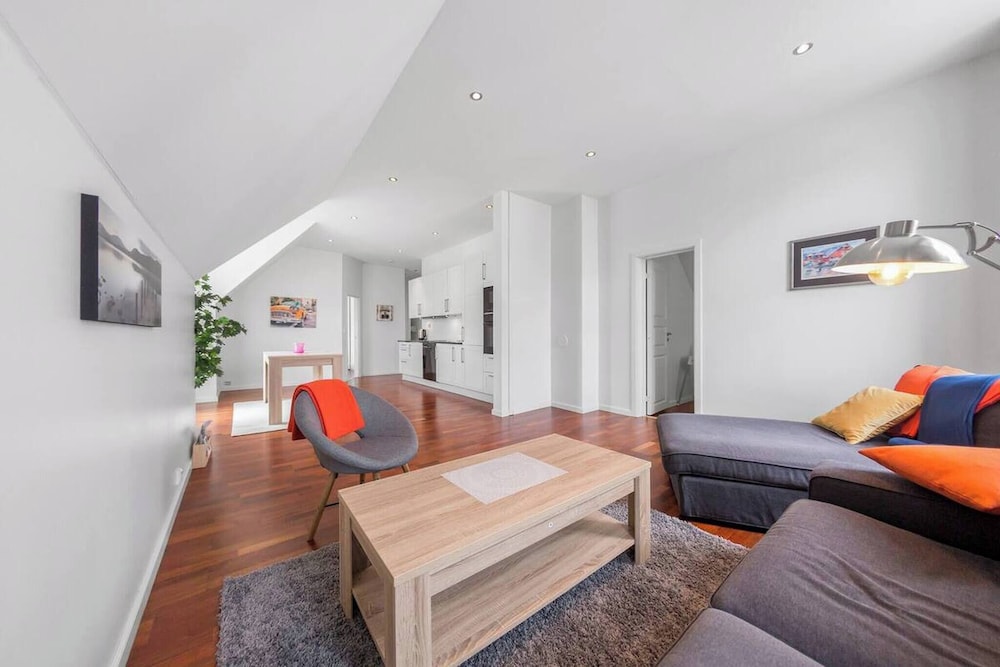 Penthouse by Brosundet, Free Parking Space