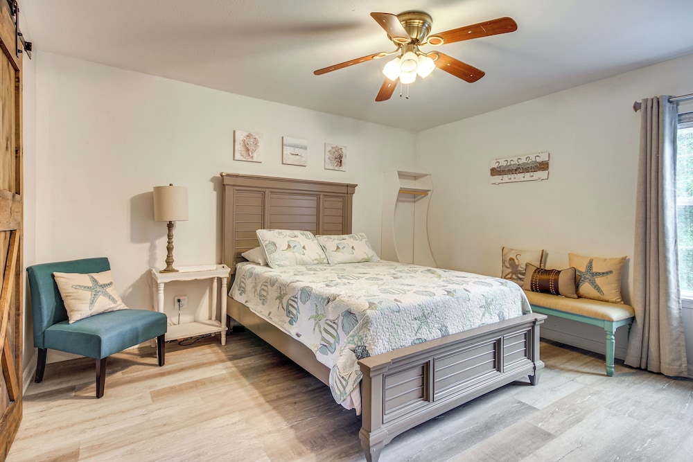 < 1 Mi to Waveland Beach: Spacious Family Home