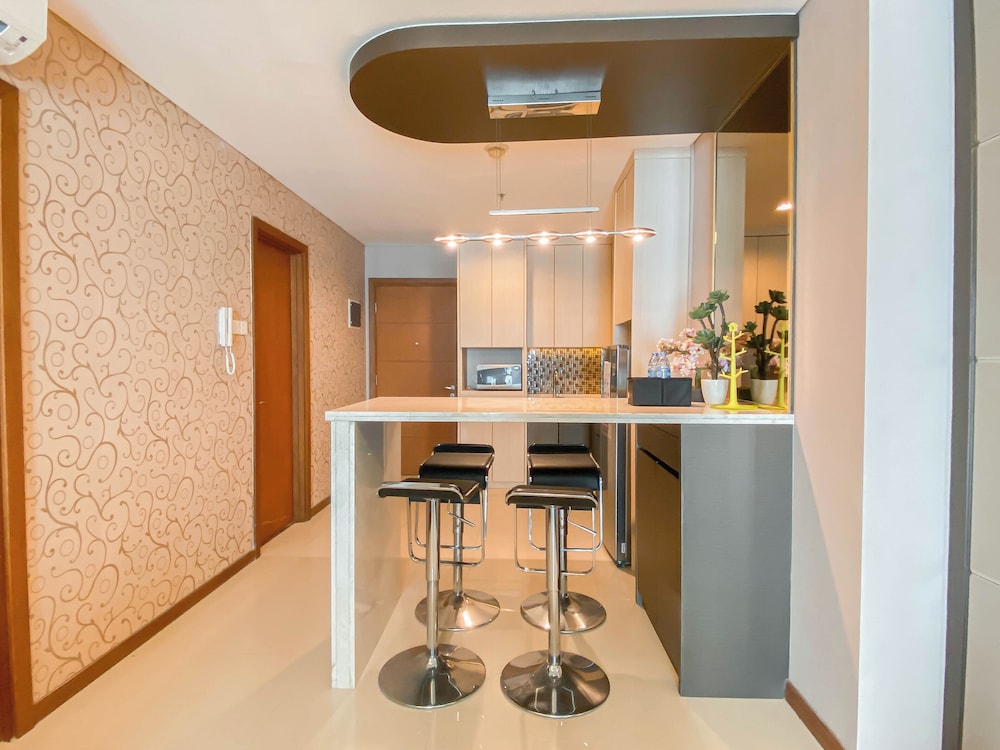Modern And Spacious 2Br Apartment Green Bay Condominium